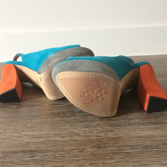 Never Worn Blue & Orange heels - Picture 4 of 5